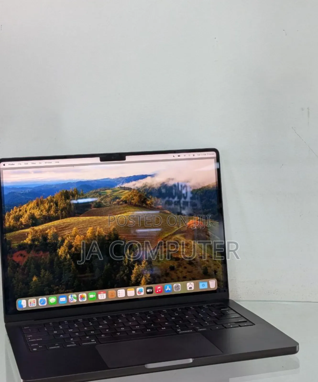 New Apple MacBook Pro 2023 M3 14-Inch 18GB Apple M3 Pro SSD 512GB