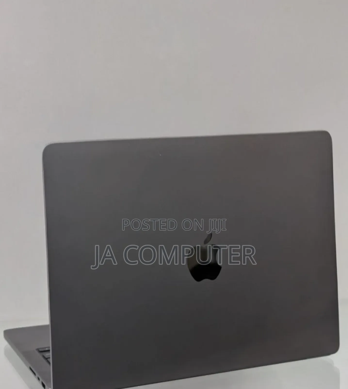 New Apple MacBook Pro 2023 M3 14-Inch 18GB Apple M3 Pro SSD 512GB