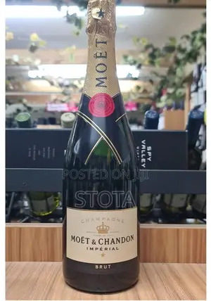 Moet Chandon Champagne Black ብዛት አለን