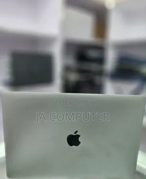 New Laptop Apple MacBook Pro 2015 8GB Intel Core I7 SSD 256GB