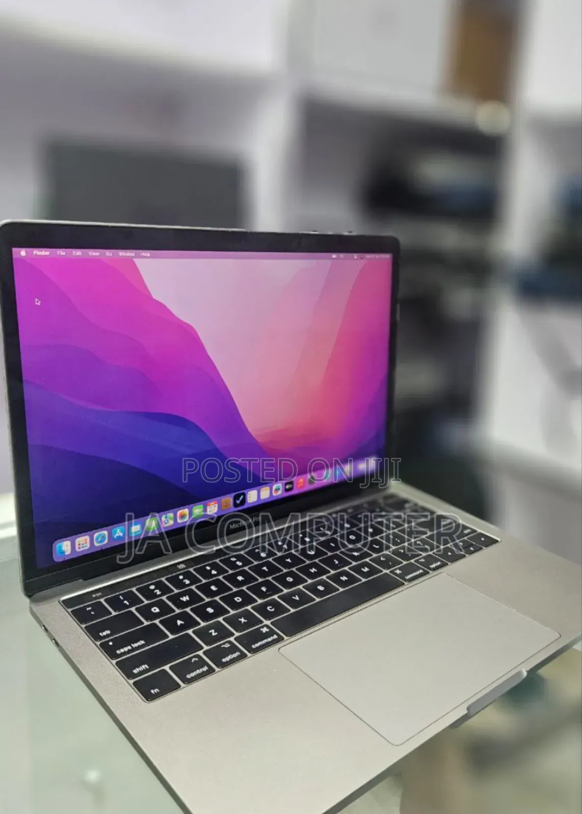 New Laptop Apple MacBook Pro 2015 8GB Intel Core I7 SSD 256GB