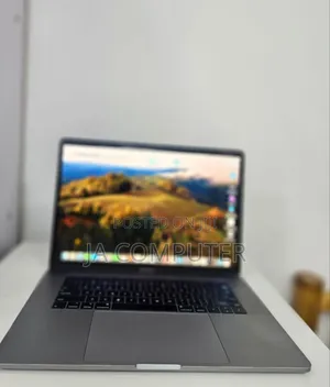 Photo - New Laptop Apple MacBook Pro 2018 16GB Intel Core I7 SSD 512GB