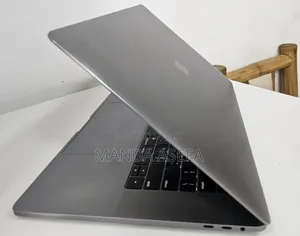 New Laptop Apple MacBook Pro 2018 16GB Intel Core I7 SSD 512GB