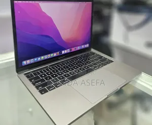 Photo - New Laptop Apple MacBook Pro 2017 8GB Intel Core I5 SSD 256GB