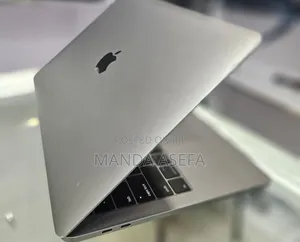 New Laptop Apple MacBook Pro 2017 8GB Intel Core I5 SSD 256GB