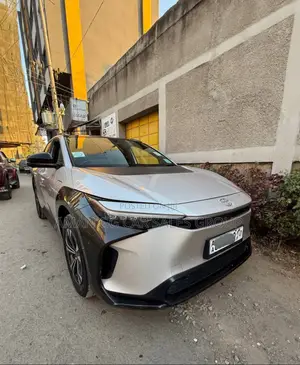 Photo - Toyota bZ4X 2022 Gray