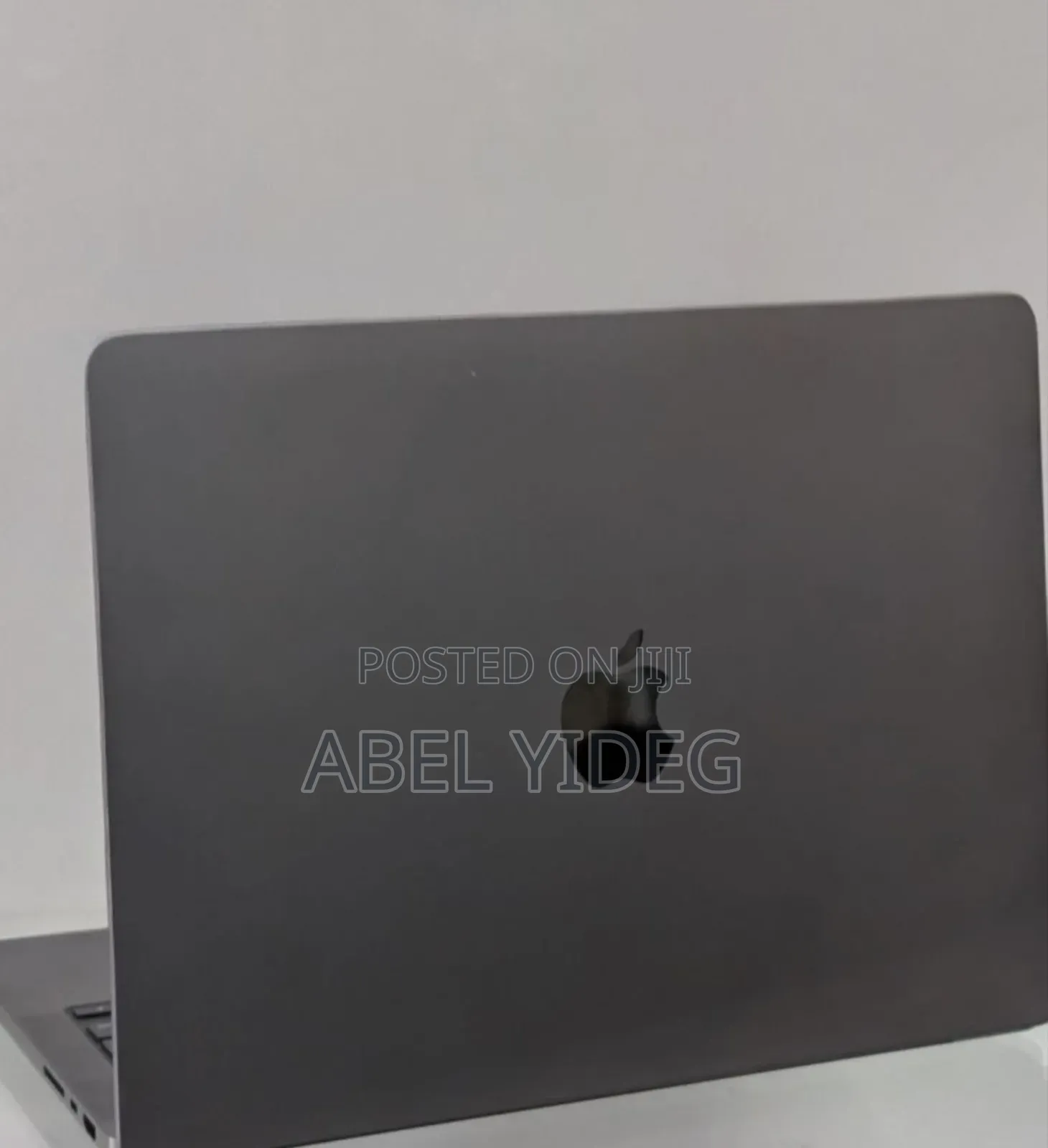 New Laptop Apple MacBook Pro 2023 M3 14-Inch 18GB SSD 512GB