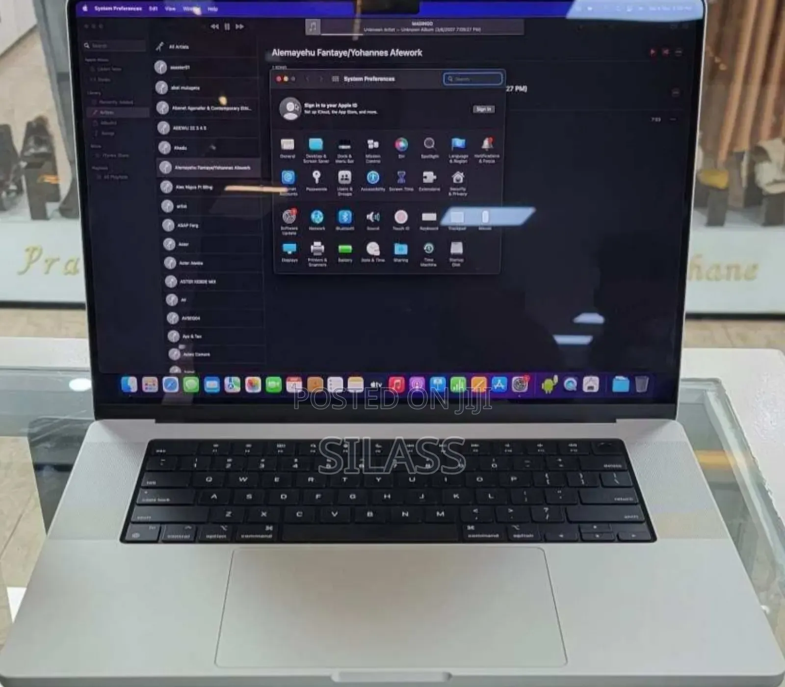 New Laptop Apple MacBook Pro M1 16GB Apple M1 Pro SSD 512GB