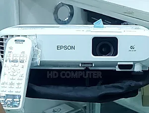 Epson EB-S05