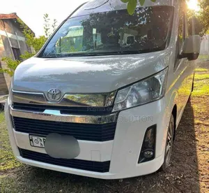 Toyota HiAce 2022 White