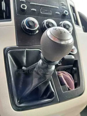 Toyota HiAce 2022 White