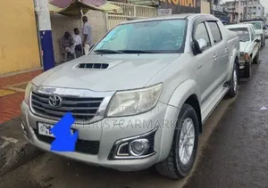 Toyota Hilux 2.5 D-4D 4X4 SRX 2012 Silver