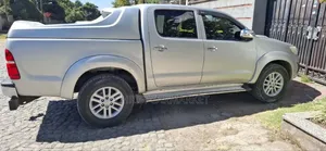 Toyota Hilux 2.5 D-4D 4X4 SRX 2012 Silver