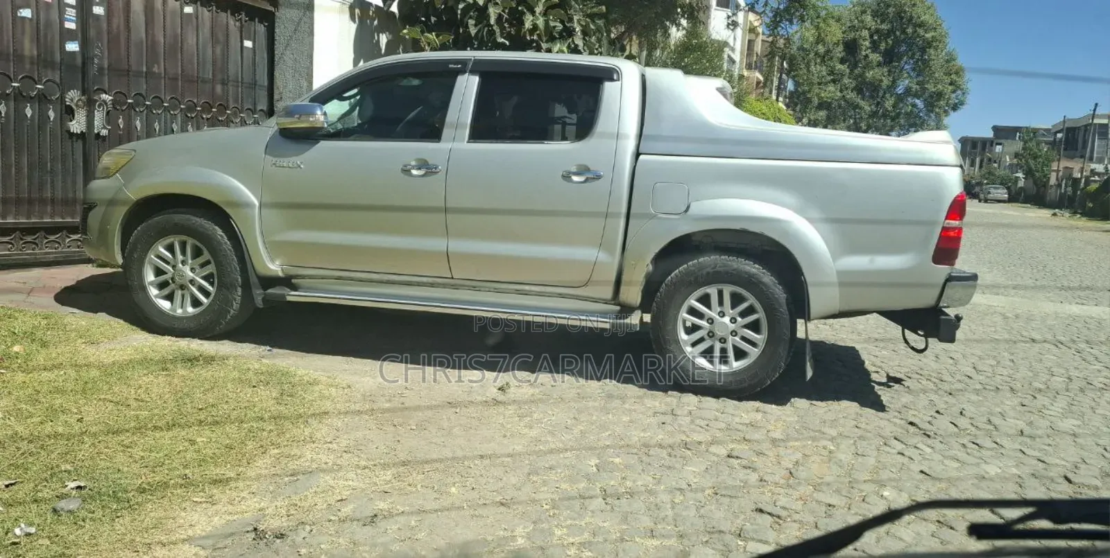 Toyota Hilux 2.5 D-4D 4X4 SRX 2012 Silver