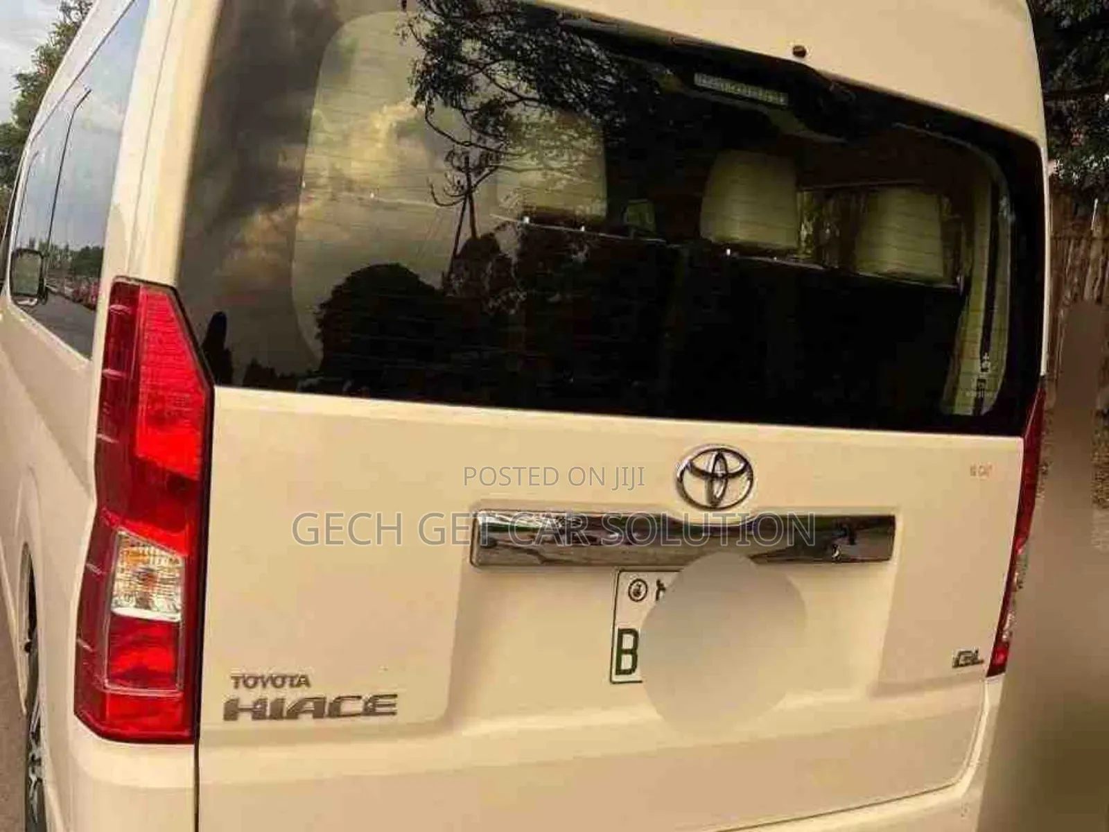 Toyota HiAce 2022 White