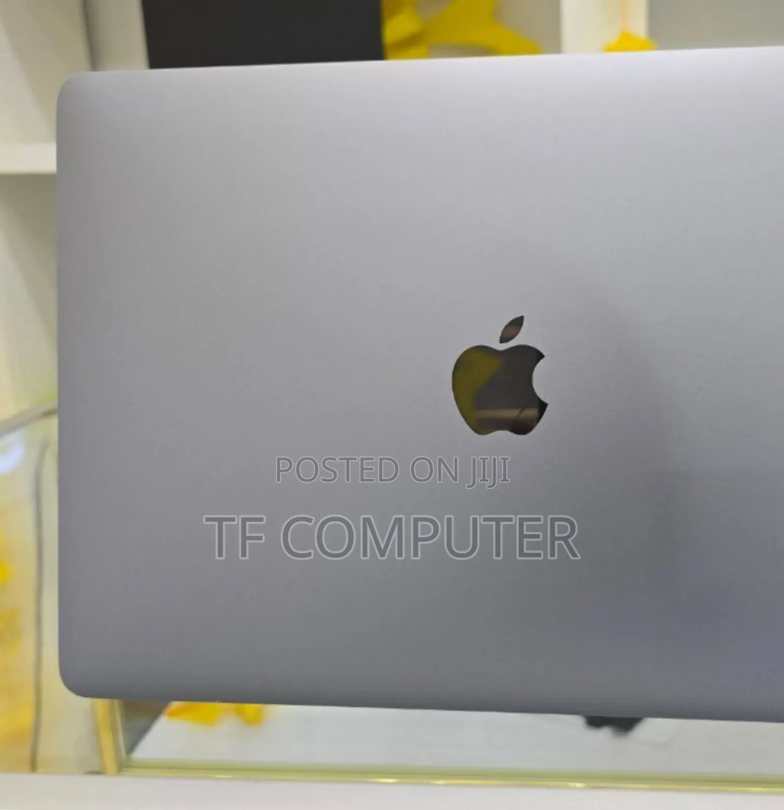 New Laptop Apple MacBook Pro 2020 M1 8GB Apple M1 Pro SSD 256GB