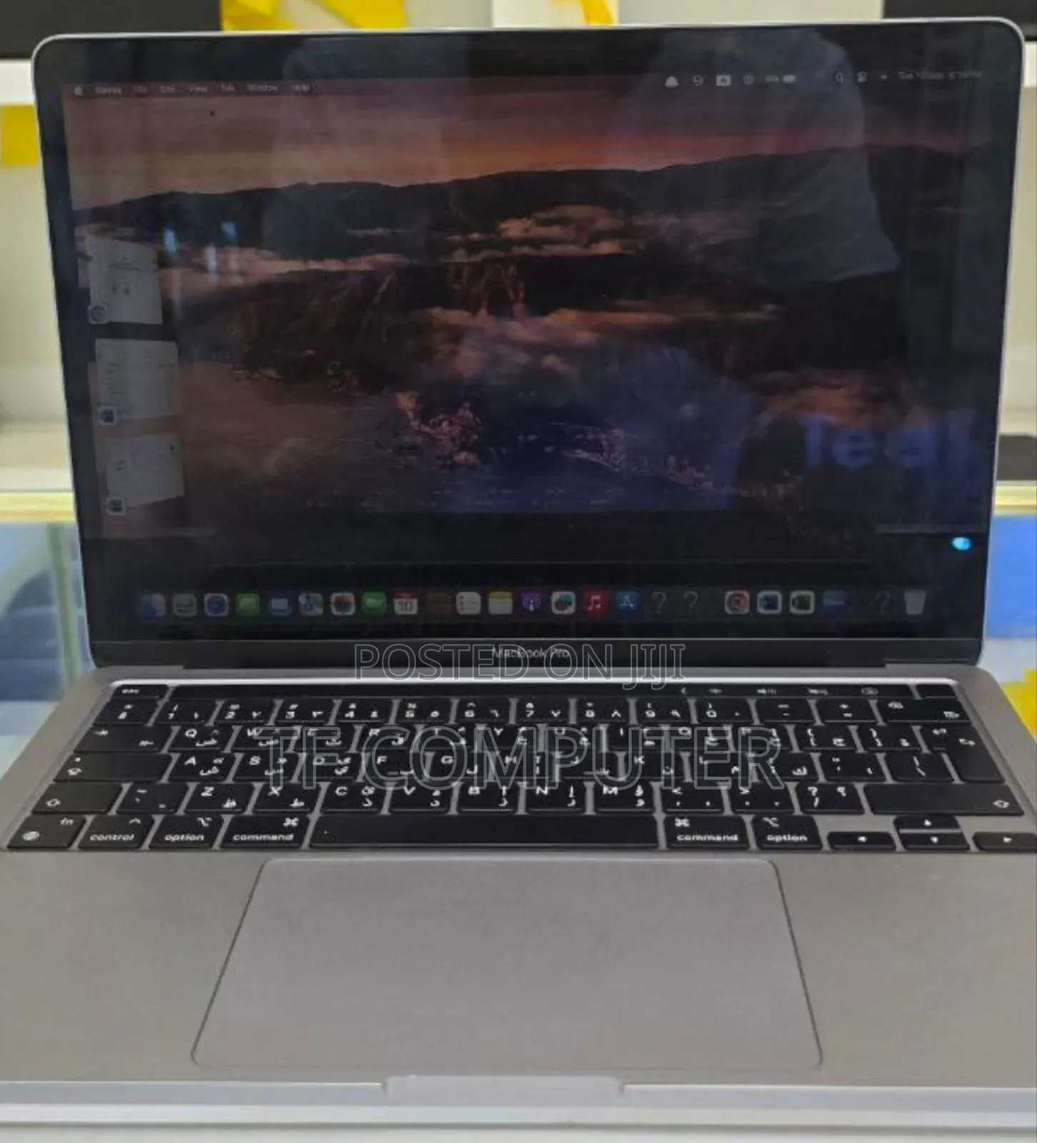 New Laptop Apple MacBook Pro 2020 M1 8GB Apple M1 Pro SSD 256GB