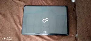 Laptop Fujitsu Lifebook AH530 4GB Intel Core i3 HDD 750GB