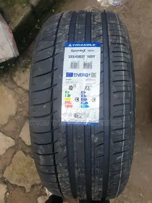 Photo - Triangle 255/45/R20