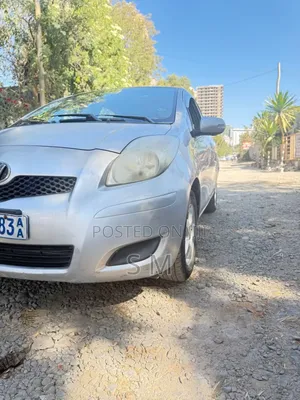 Toyota Yaris Base Hatchback 3dr 2010 Silver