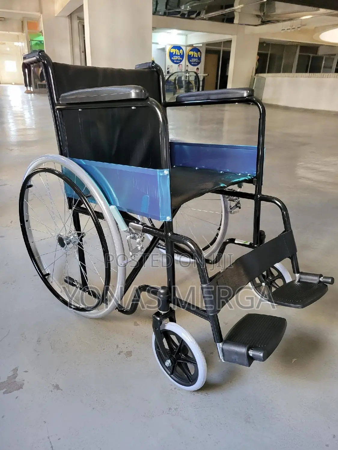 Folding Wheelchair: ዊልቼር¥፭roubust Steelframe፼°•Wheelchair