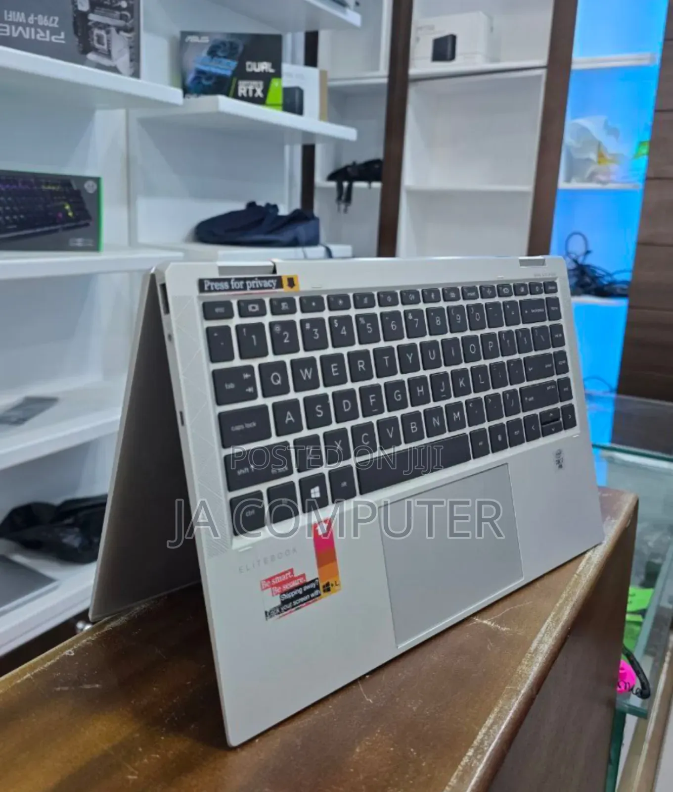 New Laptop HP EliteBook 1040 G8 16GB Intel Core I7 SSD 512GB