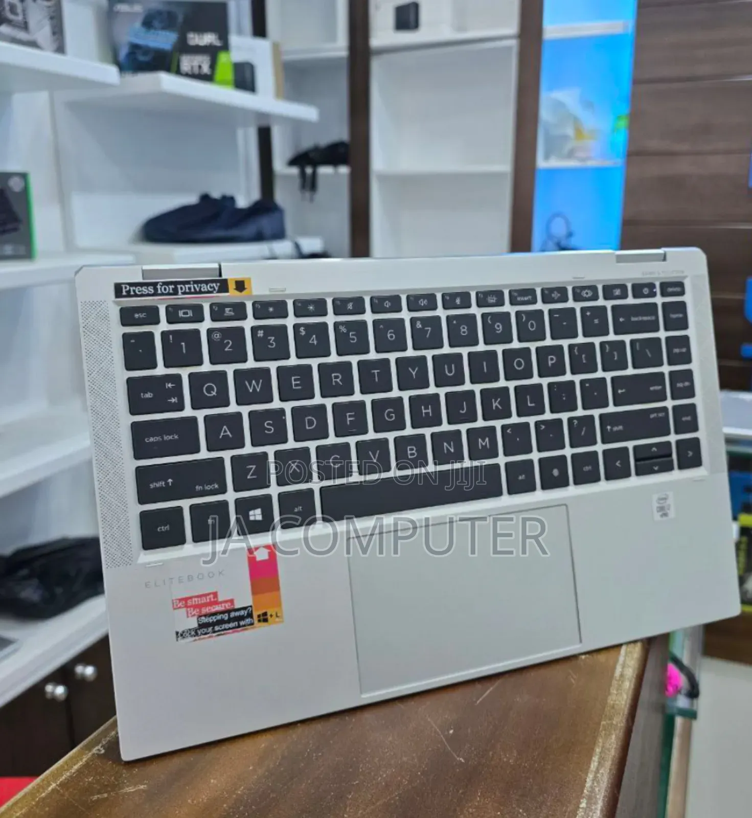 New Laptop HP EliteBook 1040 G8 16GB Intel Core I7 SSD 512GB