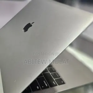 New Laptop Apple MacBook Pro 2017 8GB Intel Core I5 SSD 256GB