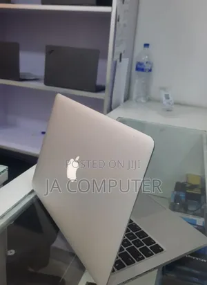 New Laptop Apple MacBook Pro 2015 8GB Intel Core I5 SSD 128GB