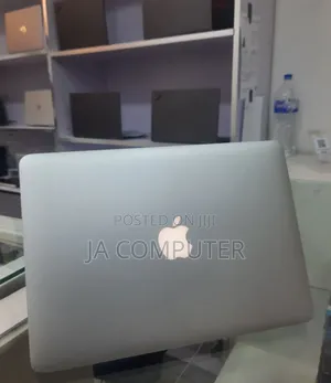 New Laptop Apple MacBook Pro 2015 8GB Intel Core I5 SSD 128GB