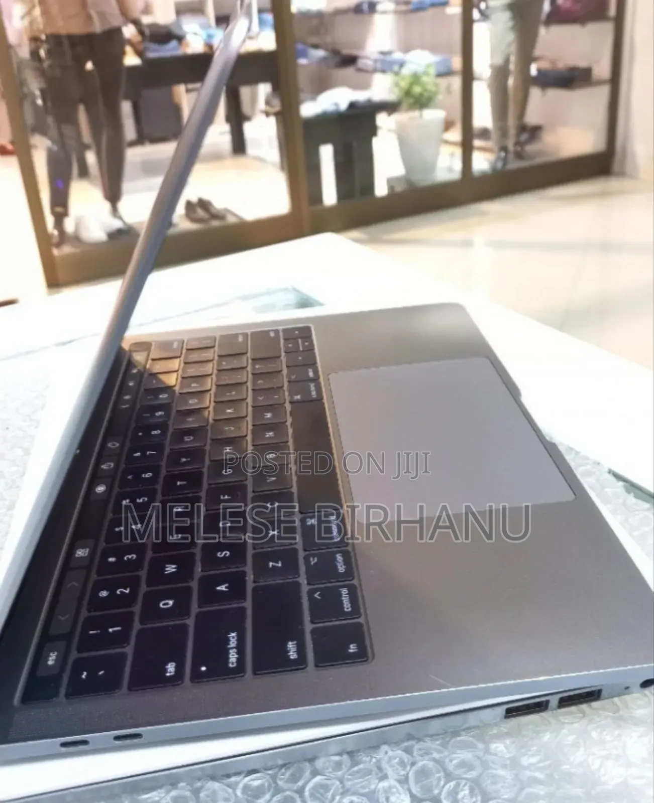 New Laptop Apple MacBook Pro 2017 8GB Intel Core I5 SSD 256GB