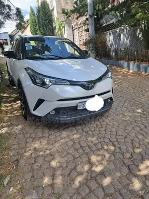 Photo - Toyota C-HR 2021 White