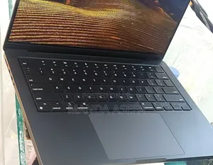 New Laptop Apple MacBook Pro 18GB Apple M3 SSD 512GB