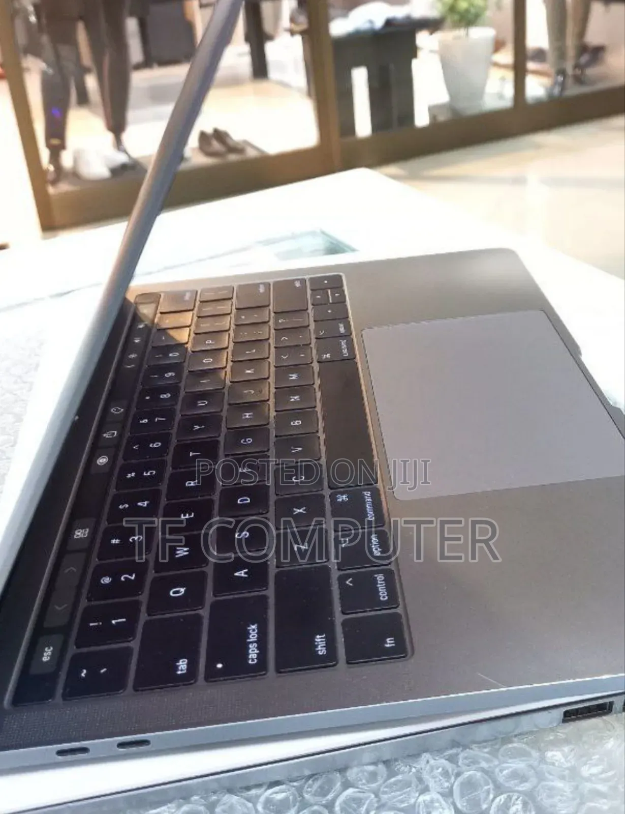 New Laptop Apple MacBook Pro 2017 8GB Intel Core I5 SSD 256GB