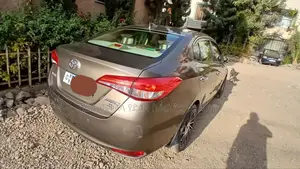 Toyota Yaris 2022 Brown