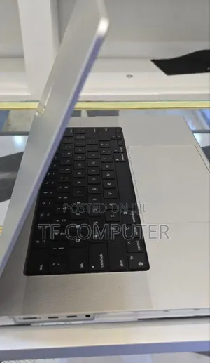 New Apple MacBook Pro 2023 M2 Max 14-Inch 32GB Apple M2 Ultra SSD 2T