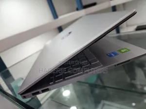 New Laptop HP 15-Da2933nia 8GB Intel Core I5 SSD 512GB