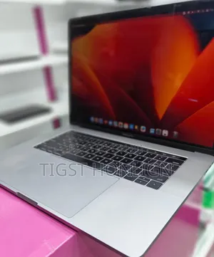 Photo - New Laptop Apple MacBook Pro 2017 16GB Intel Core I7 SSD 1T
