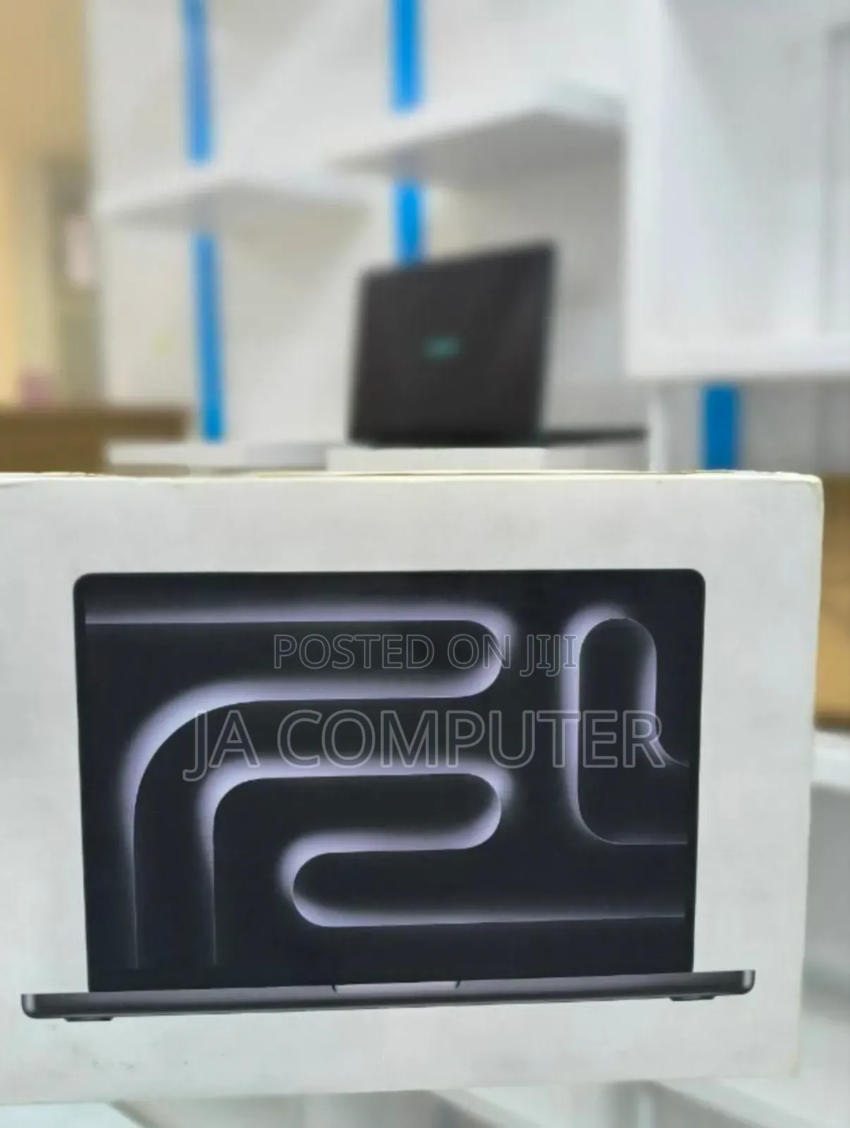 New Apple MacBook Pro 2023 M3 14-Inch 18GB Apple M3 Pro SSD 512GB