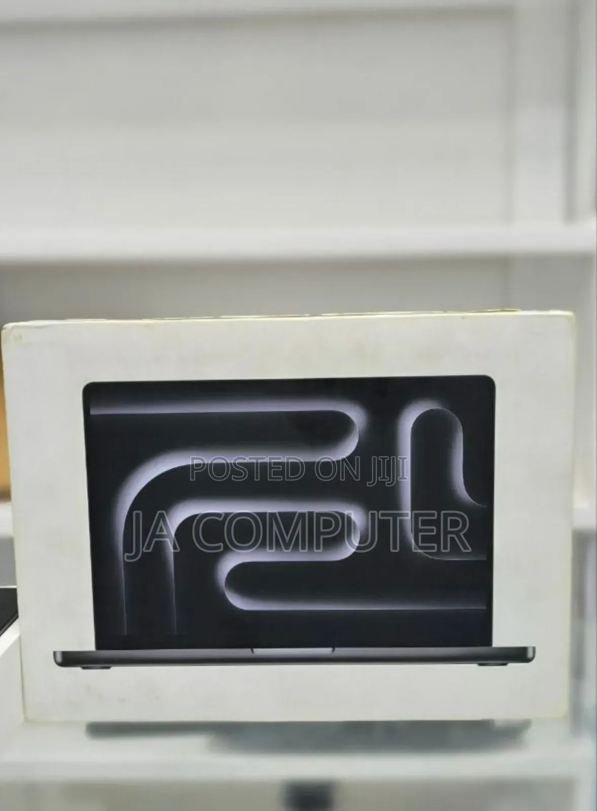 New Apple MacBook Pro 2023 M3 14-Inch 18GB Apple M3 Pro SSD 512GB