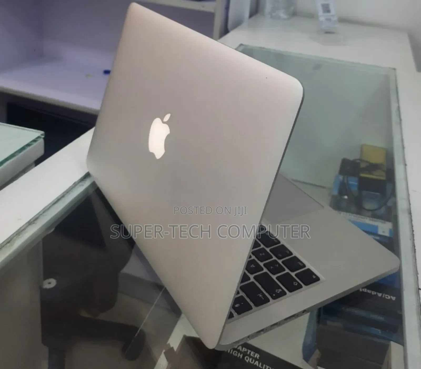 New Laptop Apple MacBook Pro 2015 8GB Intel Core I5 SSD 128GB