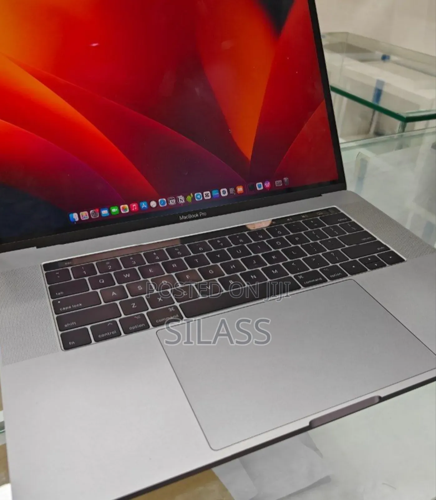 New Laptop Apple MacBook Pro 2017 16GB Intel Core I7 SSD 512GB