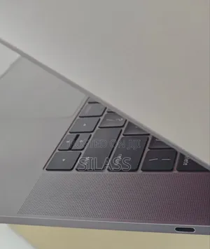 New Laptop Apple MacBook Pro 2017 16GB Intel Core I7 SSD 512GB
