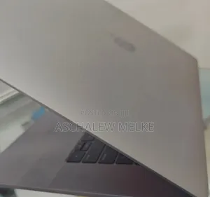 New Laptop Apple MacBook Pro 2017 16GB Intel Core I7 SSD 1T