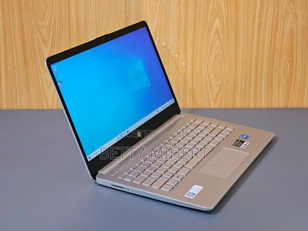 New Laptop HP 14-Dq2031tg 8GB Intel Core I3 SSD 256GB