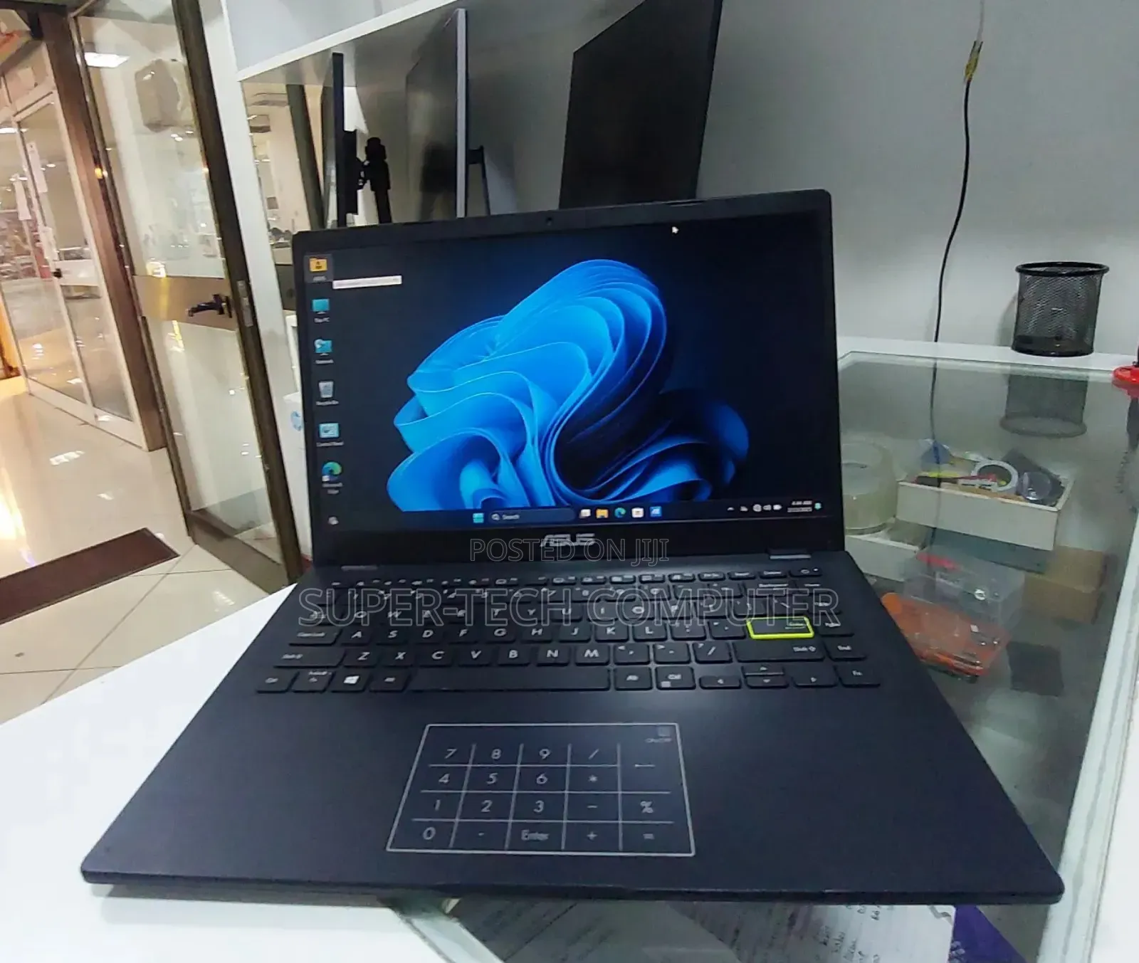 New Laptop Asus VivoBook S301LP 4GB Intel Core 2 Quad SSD 128GB