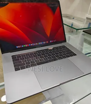 New Laptop Apple MacBook Pro 2017 16GB Intel Core I7 SSD 1T