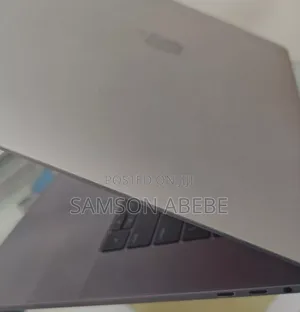 New Laptop Apple MacBook Pro 2017 16GB Intel Core I7 SSD 1T