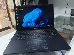 New Laptop Asus Vivobook 16 4GB Intel Xeon SSD 128GB