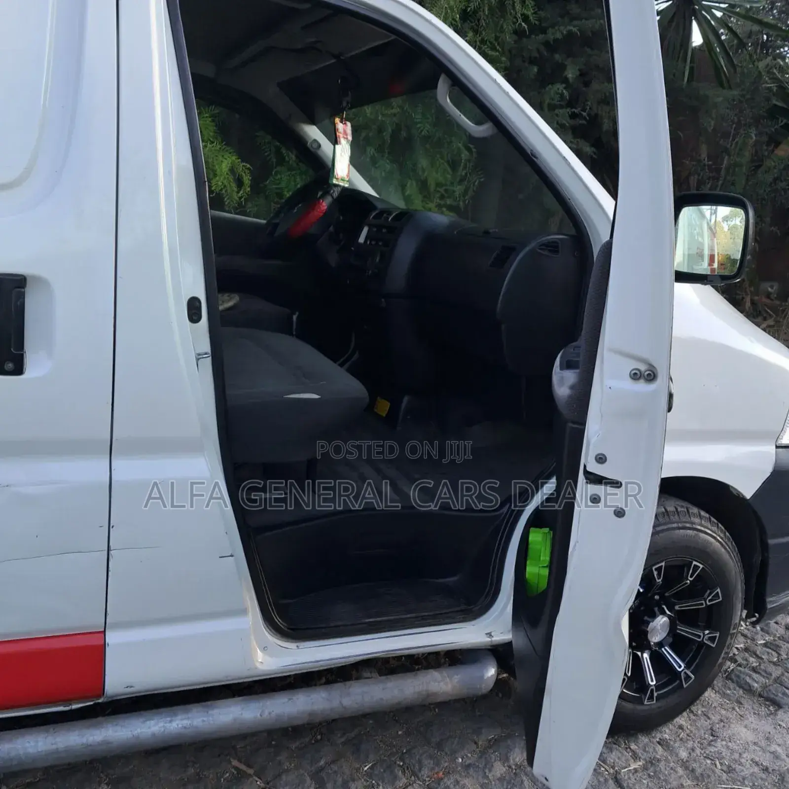 Toyota HiAce 2011 White